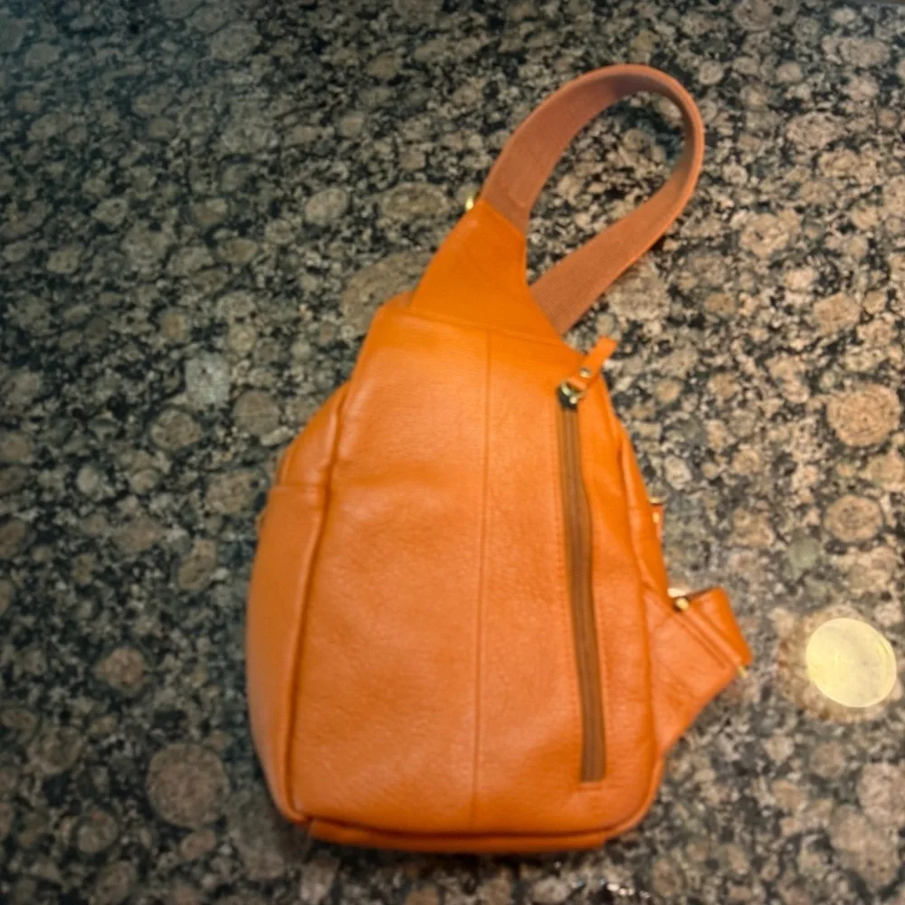 Amerileather Grylls Petite Sling Purse - Picture 9 of 12